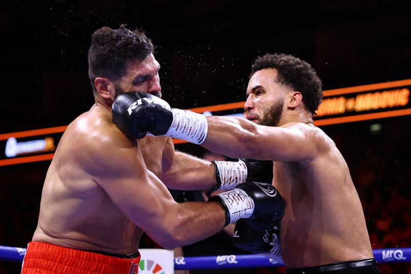 Boxing-Hrgovic storms back to defeat Itauma for IBF heavyweight title