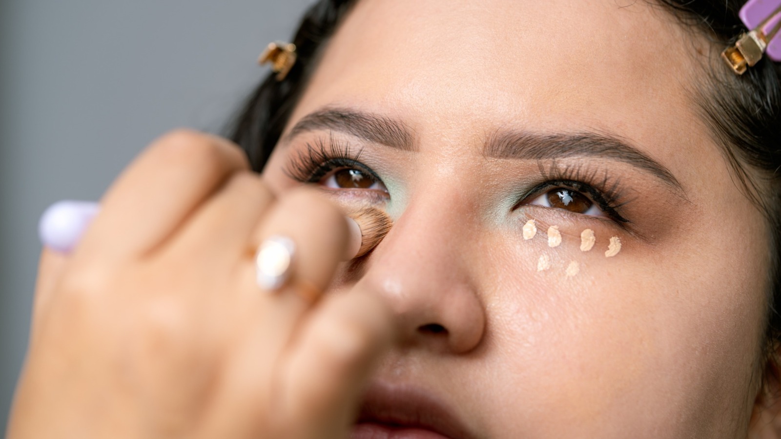 5 Ways To Make Hooded Eyes Look Bigger With Makeup
